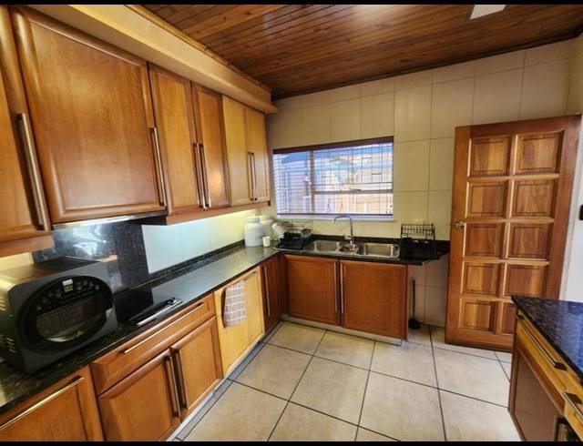 4 BEDROOM HOUSE FOR SALE IN BRACKENHURST